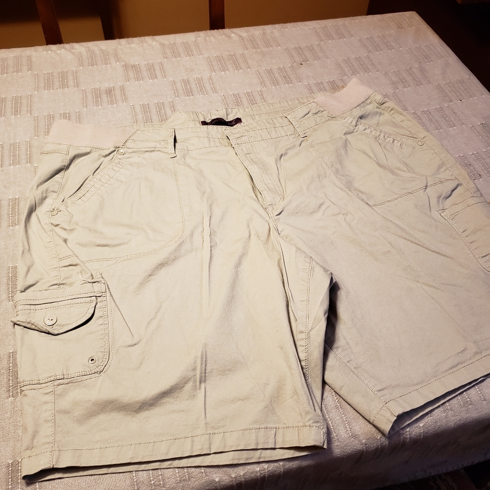 Gloria Vanderbilt Bermuda shorts, 24W,Sage